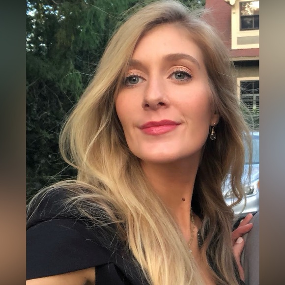 Meet your Posher, Allie - Picture 2 of 5